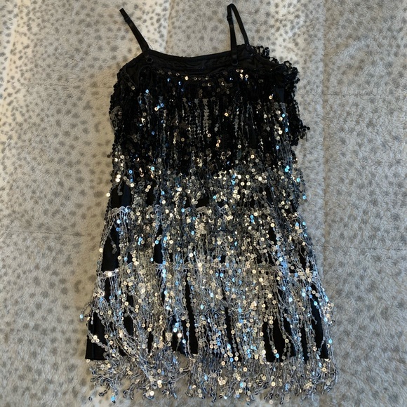 Black and silver sequin dance costume - Picture 5 of 10